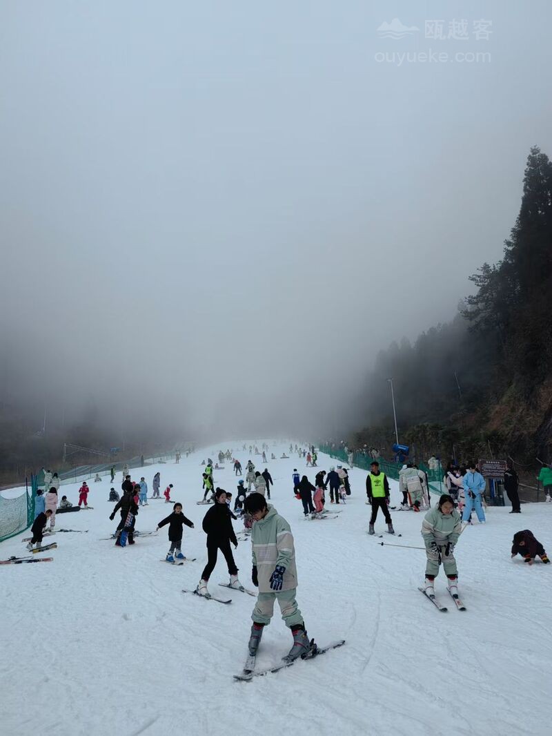 文成绿水尖室外滑雪场